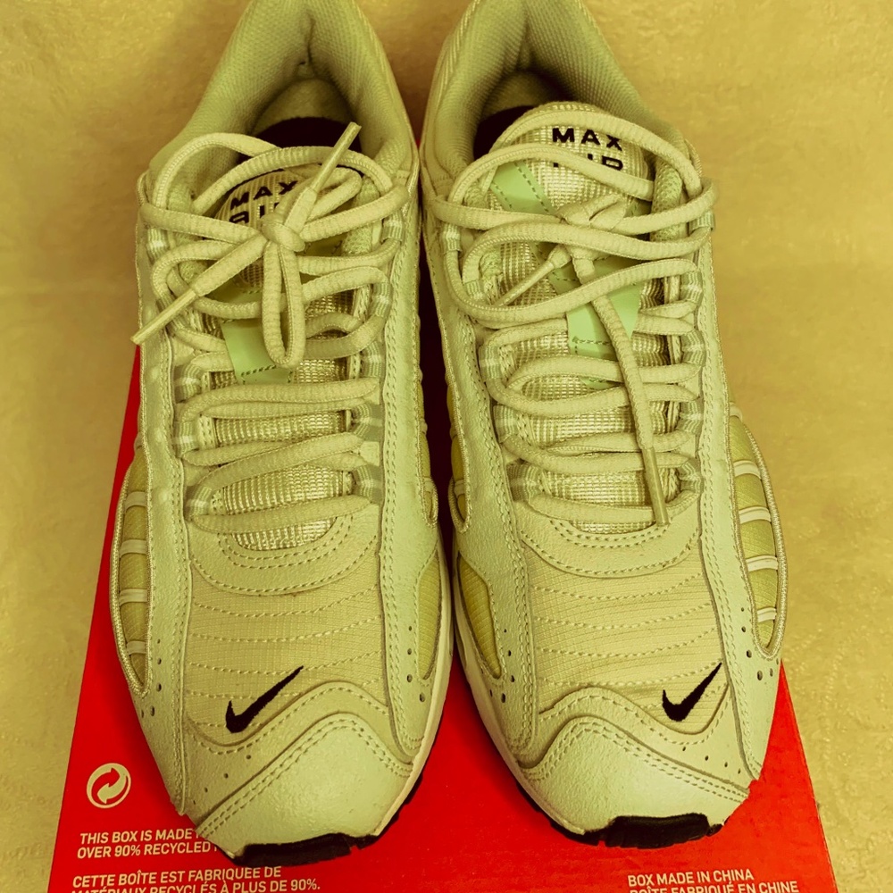 Women's Size 10 Air Max Tailwind 4 Pistachio Frost